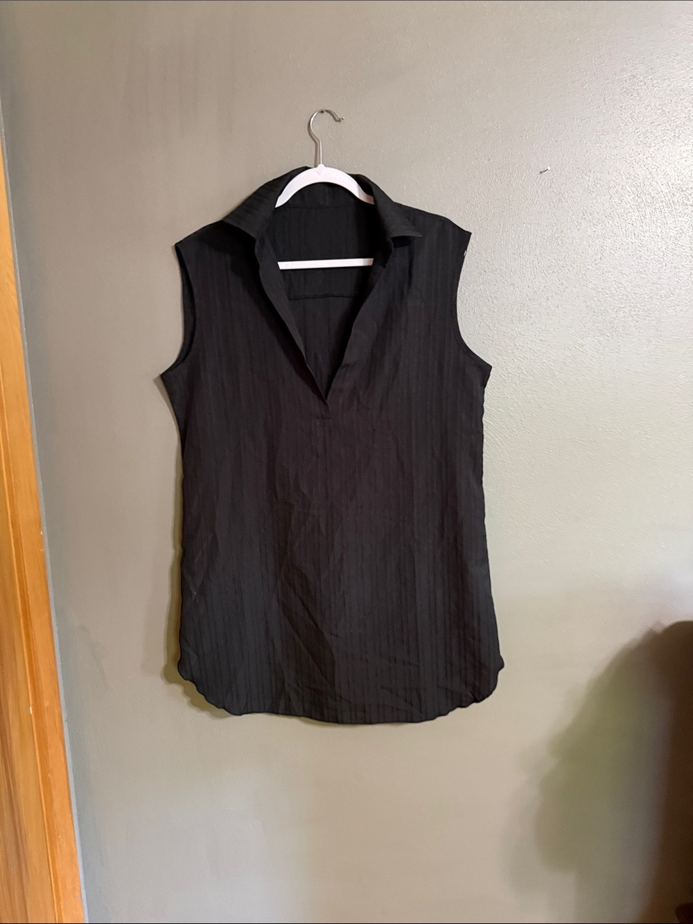Women's Black Sleeveless V-Neck Collared Top